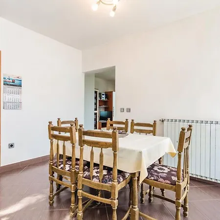 Elegant With Sea View Apartment