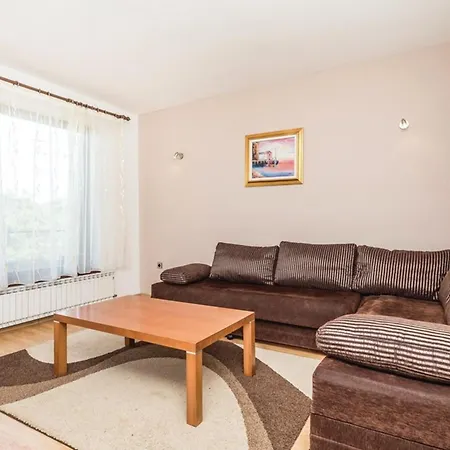 Elegant With Sea View Apartment Brsec