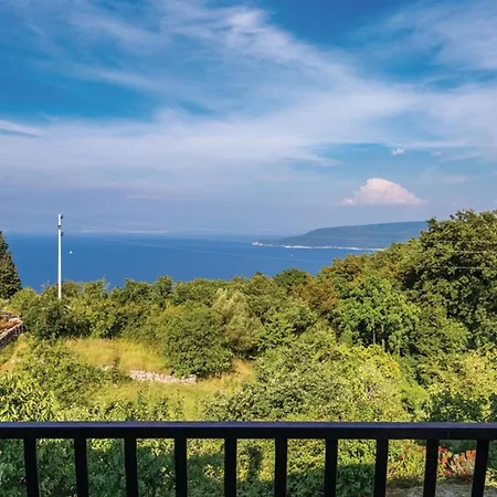 Elegant With Sea View Apartment